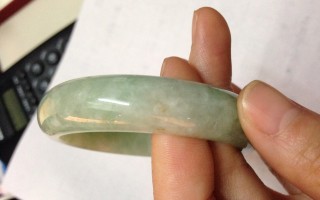 如何确定翡翠的真假翡翠a货手镯的简单介绍