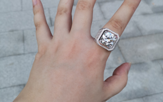 10克拉的钻石有多大,10克拉钻石有多大图片