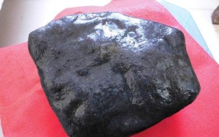 翡翠原石皮翡翠原石树皮