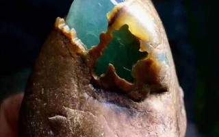 翡翠玻璃种原石图片帝王玻璃种翡翠原石在哪里