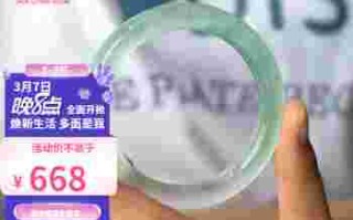 翡翠手镯戴时手疼是不是小了,女人戴的翡翠手镯带着手麻