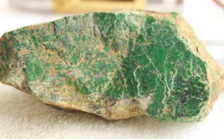 铁龙生翡翠原石铁龙生 翡翠