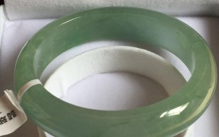 油青绿色翡翠手镯图片,为什么油青的翡翠手镯便宜