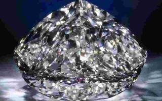 今年钻石还会涨价吗,今年的钻石价格跟往年比是贵还是便宜