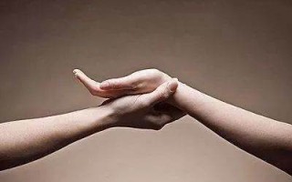 为什么女人得手要用玉指环养？