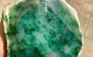 翡翠原石切开后不抛光图片,翡翠原石切