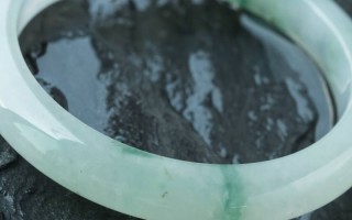 关于翡翠镯心价格的信息