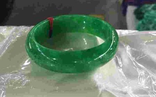 染色的翡翠镯子的颜色怎么能去掉,翡翠手镯染色好看吗