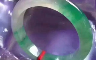 30万翡翠手镯的简单介绍