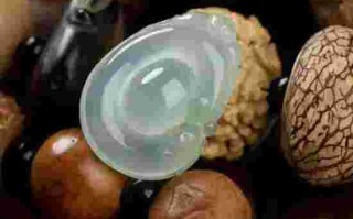 如何鉴别注胶翡翠,翡翠鉴别最简单方法水泡