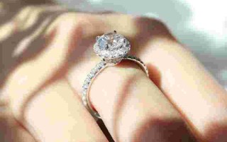 1克拉钻石戒指卖多少钱女士一克拉钻戒卖掉值钱吗