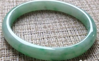 一万块钱能买什么样的翡翠手镯？