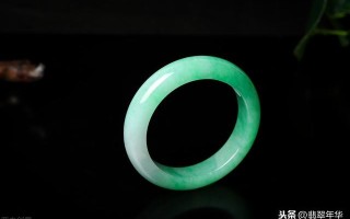 翡翠怕洗洁精吗,翡翠手镯泡水变绿怎么回事