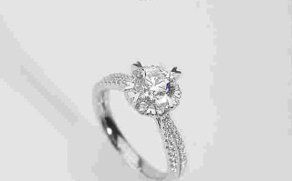 求婚买一个钻戒结婚还买一个吗,求婚买1万钻戒过分吗