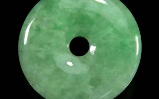 关于清代翡翠平安扣价格的信息