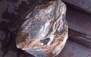 翡翠原石蜘蛛裂,翡翠蜘蛛的寓意是什么