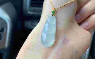 糯冰种翡翠多少钱一公斤,糯冰种翡翠吊坠多少钱