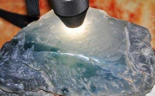 云南产什么玉石昆明玻璃种翡翠原石玉石