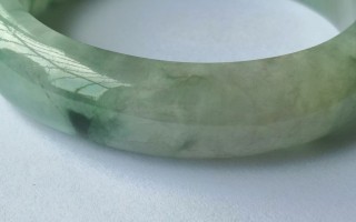 2万的翡翠手镯,青翡翠手镯