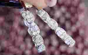 50分钻石耳钉上耳图,钻石耳钉30分与50分的最好看