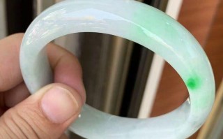 翡翠手镯12种颜色,白底绿色翡翠手镯