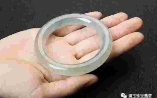 翡翠手镯买来用开水还是冷浸,翡翠手镯用手摸凉吗