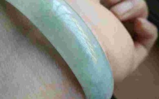 一千块钱的翡翠镯子怎么样一千五的翡翠手镯能值多少钱