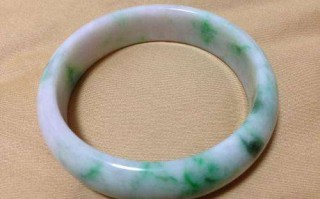 翡翠镯子有晶体结构,翡翠手镯有粗晶体