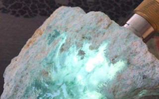 玻璃种翡翠怎么看真假玻璃种翡翠原石怎么看