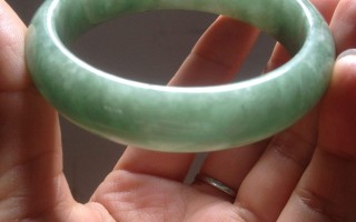 抖音定制翡翠退货抖音翡翠手镯定制有问有裂