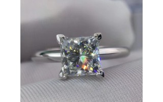 结婚钻戒哪个牌子的好,求婚钻戒一般多少钱合适