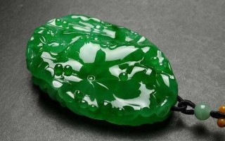 请帮忙看一下这个佛公估个价，辣绿色，糯种，是厚款51.5x50.1x17.4，主要买的是色