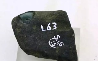 石灰皮翡翠原石黑灰色翡翠原石是哪里的