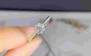 天然莫桑钻石的价格,莫桑钻石是天然的还是合成的