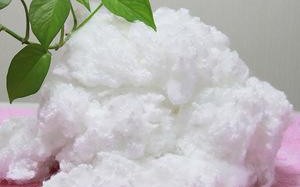 翡翠原石活棉和丝棉翡翠戴了6年绿变白了