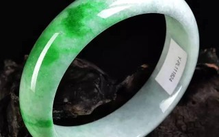 普通人戴翡翠手镯图片翡翠手镯正品