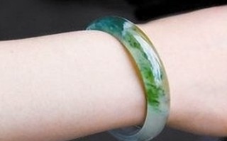 女人佩戴玉镯子的十大好处(转载)