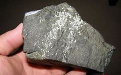 莫湾基翡翠的成品图片莫湾基翡翠原石晴底毛料价格