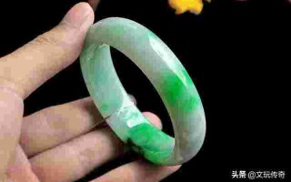 翡翠手镯泡水有用吗翡翠手镯在水里泡多久