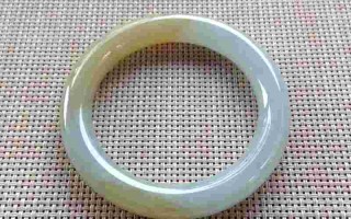 翡翠手镯有种有水是什么意思翡翠手镯有水纹好还是不好