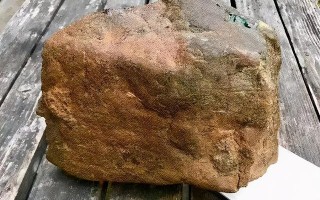 铁锈皮翡翠原石多少钱一克铁锈皮翡翠原石解剖