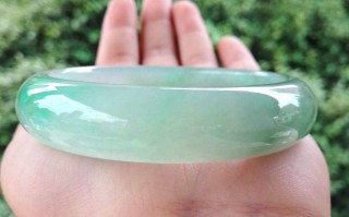 上海翡翠手镯价格翡翠手镯价格行情