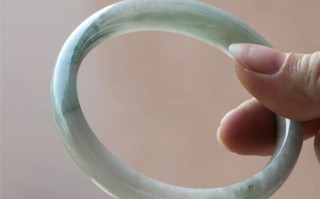 翡翠手镯传奇效果图,翡翠手镯有裂纹怎么办