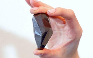 陨石打磨出的翡翠原石图片陨石适合佩戴吗