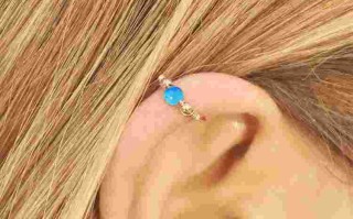 金耳环圈圈怎么取下来图片,金耳环怎么带进去圈圈