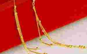 适合40岁女人的黄金耳环图片,适合40岁女人的黄金耳环