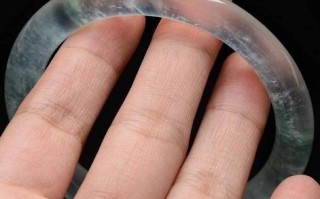 翡翠原石荧光感不强,什么是翡翠荧光感