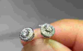 30分的钻石耳钉大概多少钱钻石耳钉30分与50分的最好看