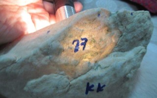 翡翠原石白盐沙图片白盐砂翡翠