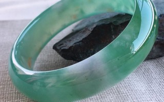 天然翡翠手镯a货重量天然翡翠A货手镯